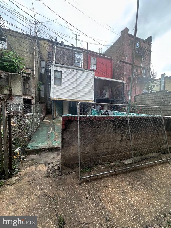 Image 33 of property listing at 741 N FULTON AVE, Baltimore, MD 21217