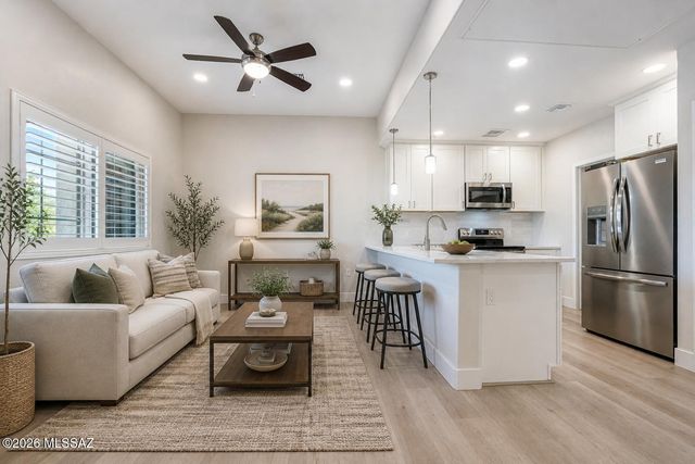 2042 E River Rd Unit 204, Tucson, AZ 85718