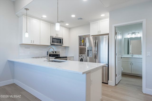 2042 E River Rd Unit 204, Tucson, AZ 85718