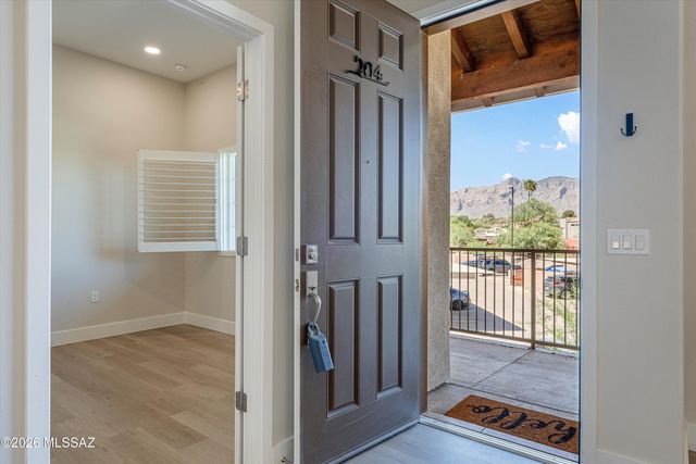 2042 E River Rd Unit 204, Tucson, AZ 85718