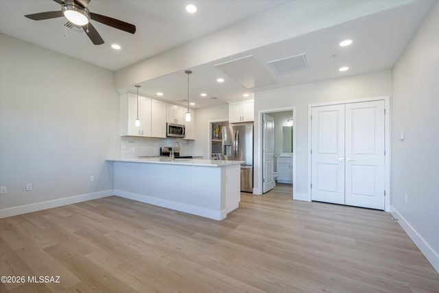 2042 E River Rd Unit 204, Tucson, AZ 85718