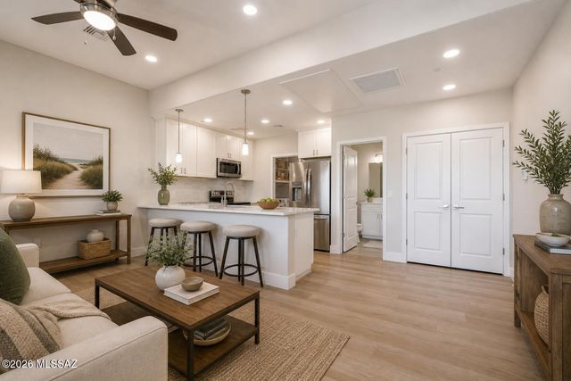 2042 E River Rd Unit 204, Tucson, AZ 85718