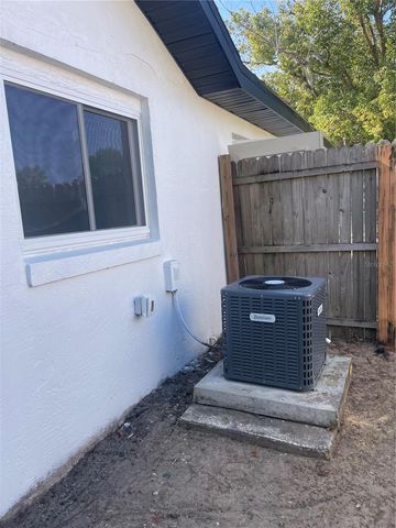 1367 HENSLEY DRIVE, Deland, FL 32724