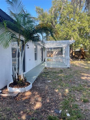 1367 HENSLEY DRIVE, Deland, FL 32724