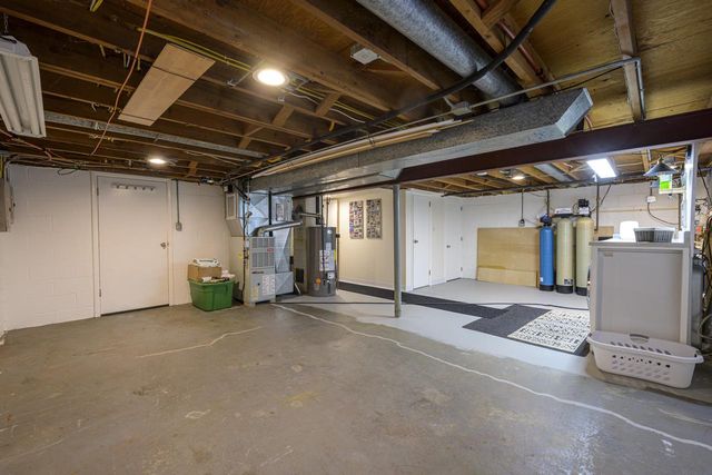 W262S3250 Ridge ROAD, Waukesha, WI 53189