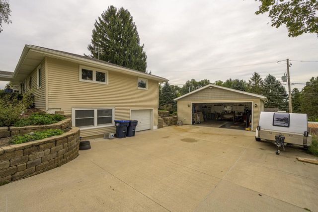 W262S3250 Ridge ROAD, Waukesha, WI 53189