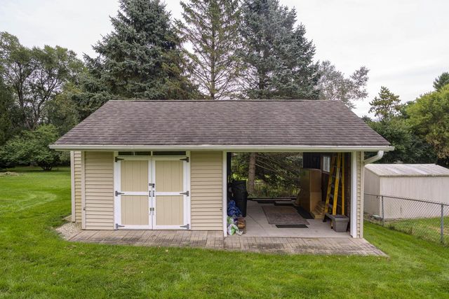 W262S3250 Ridge ROAD, Waukesha, WI 53189