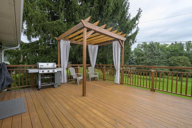 W262S3250 Ridge ROAD, Waukesha, WI 53189