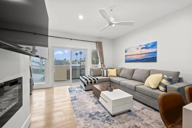 727 Ostend, San Diego, CA 92109