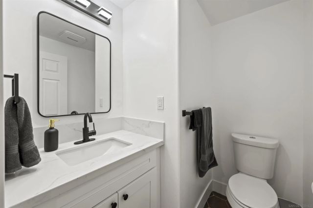 727 Ostend, San Diego, CA 92109