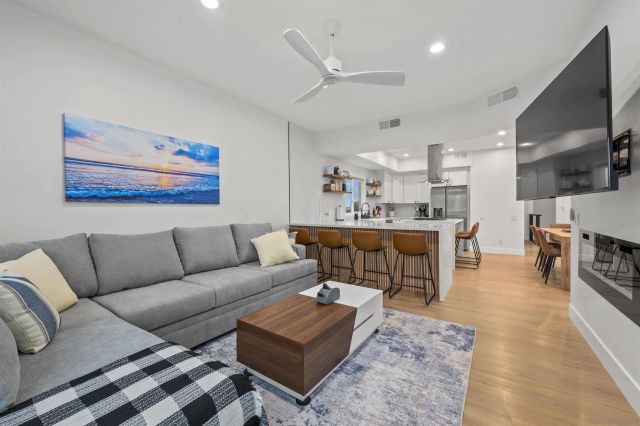 727 Ostend, San Diego, CA 92109
