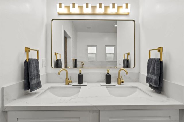 727 Ostend, San Diego, CA 92109