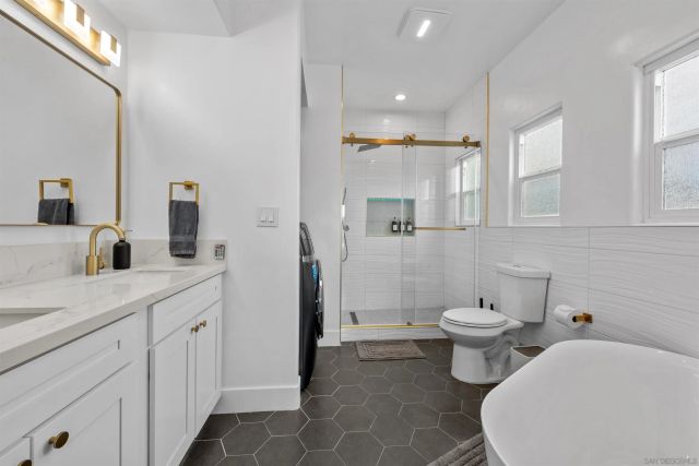 727 Ostend, San Diego, CA 92109
