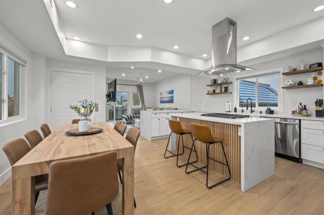 727 Ostend, San Diego, CA 92109