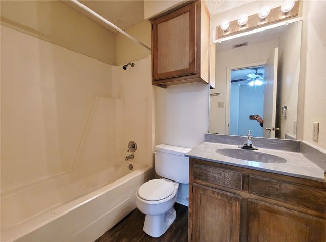929 W Hickory Street A8, Denton, TX 76201