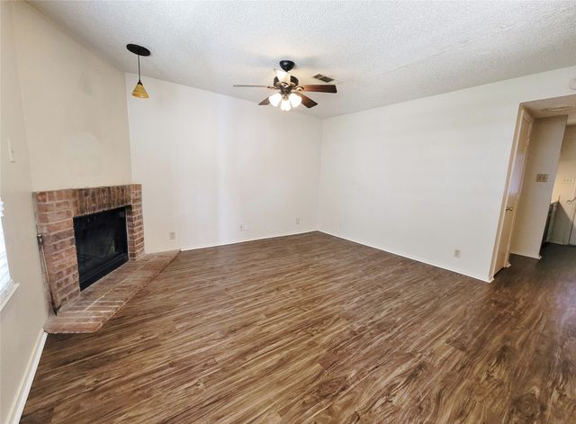 929 W Hickory Street A8, Denton, TX 76201