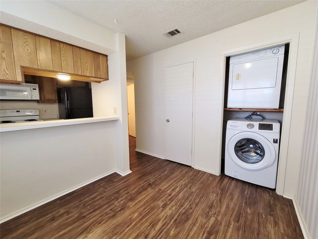 929 W Hickory Street A8, Denton, TX 76201