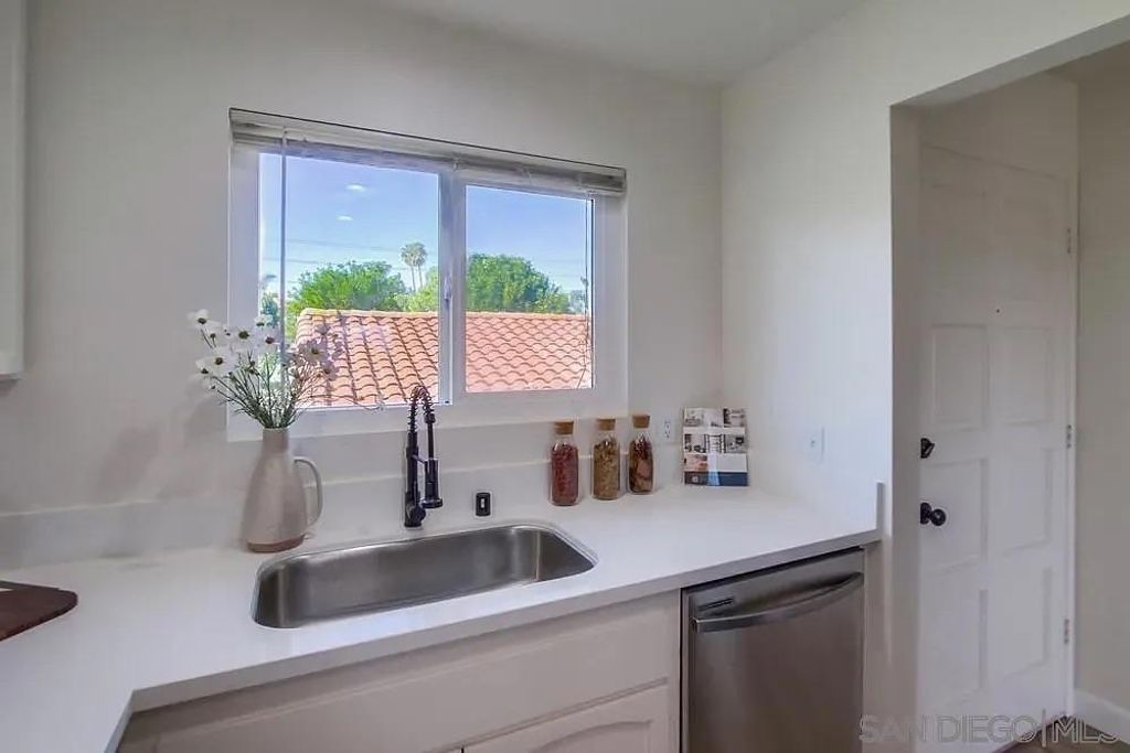 Image 12 of property listing at 1874 Forestdale, Encinitas, CA 92024