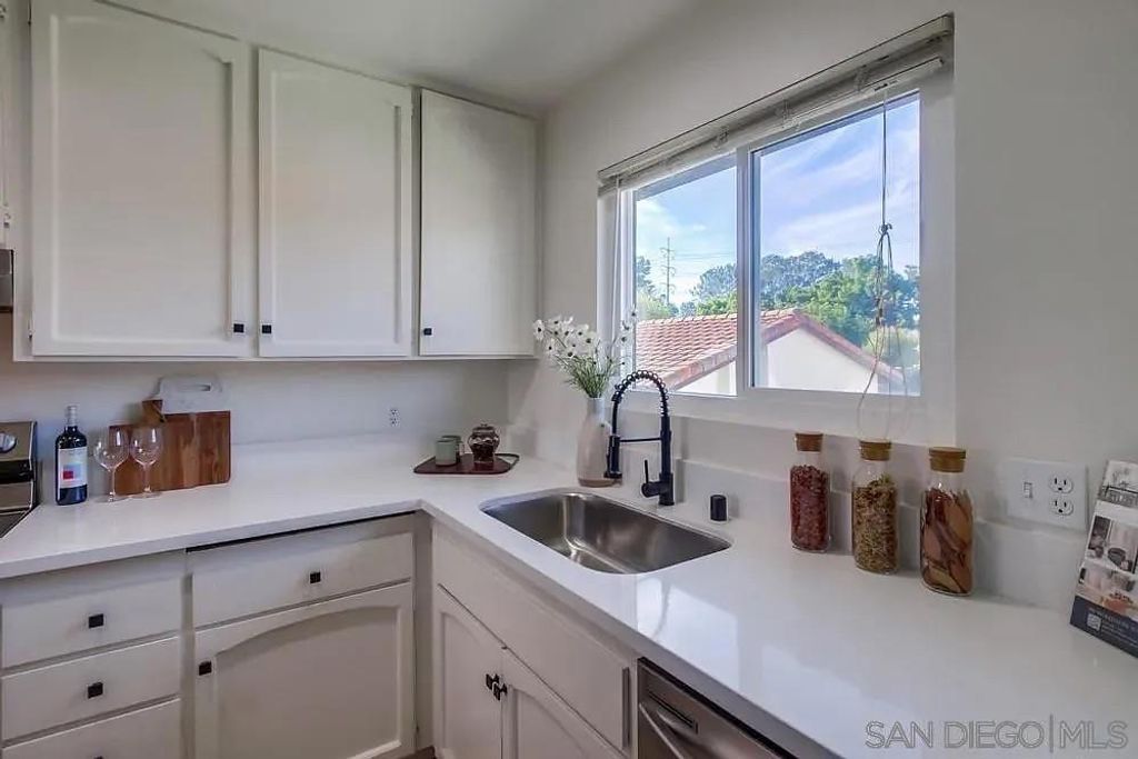 Image 13 of property listing at 1874 Forestdale, Encinitas, CA 92024