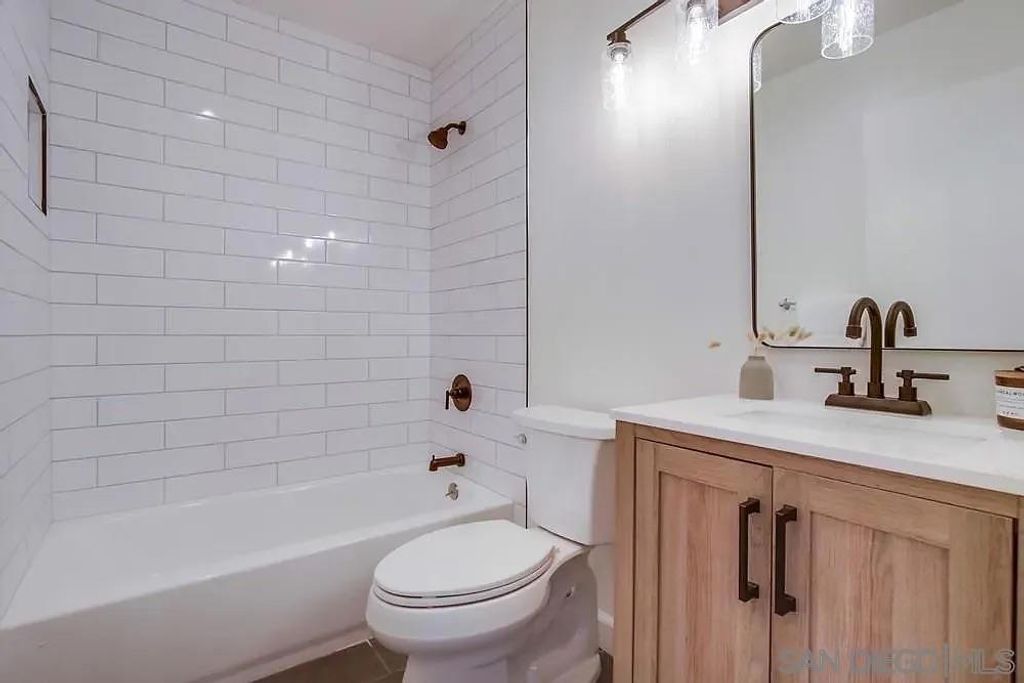 Image 15 of property listing at 1874 Forestdale, Encinitas, CA 92024