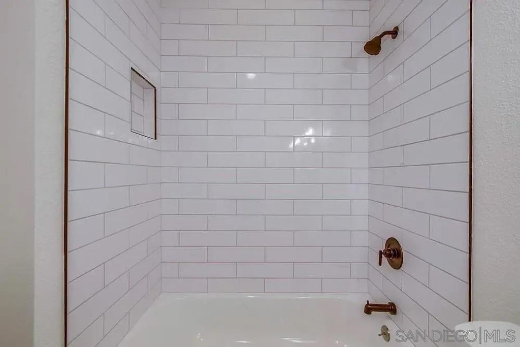 Image 16 of property listing at 1874 Forestdale, Encinitas, CA 92024