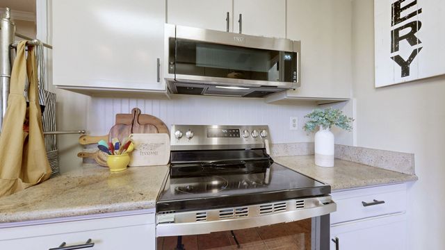 407 Country Club Ct, Clarksville, TN 37043