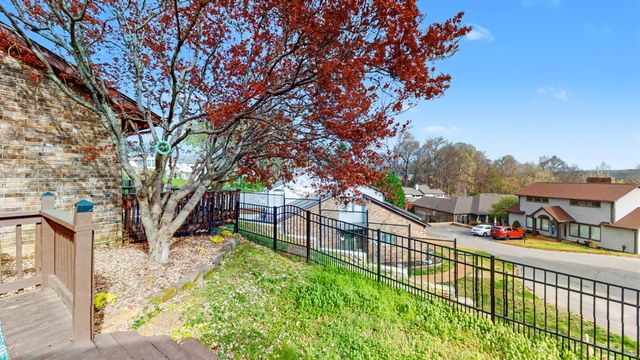407 Country Club Ct, Clarksville, TN 37043
