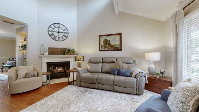 407 Country Club Ct, Clarksville, TN 37043