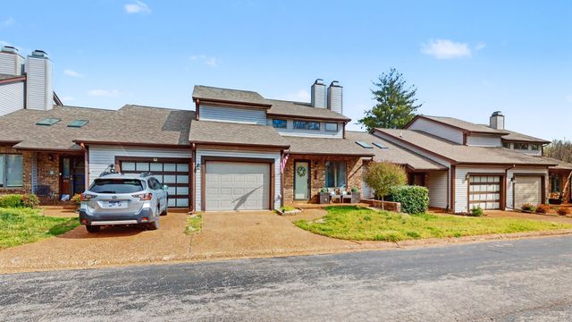 407 Country Club Ct, Clarksville, TN 37043