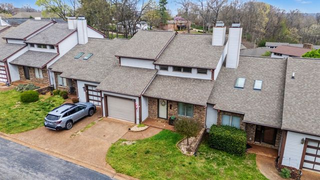 407 Country Club Ct, Clarksville, TN 37043