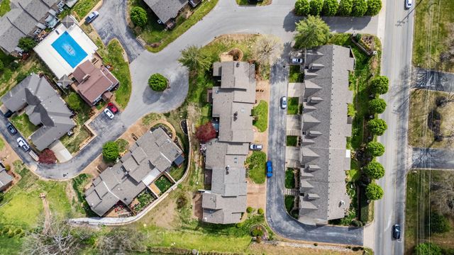 407 Country Club Ct, Clarksville, TN 37043