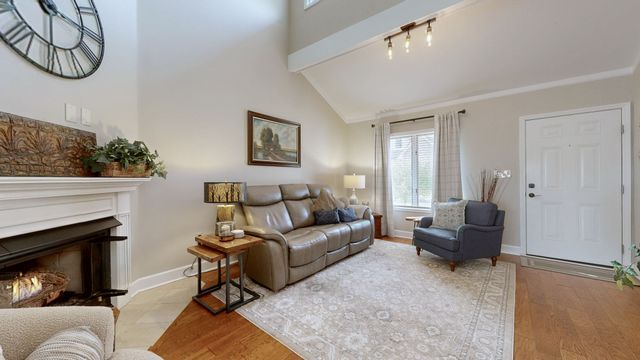 407 Country Club Ct, Clarksville, TN 37043