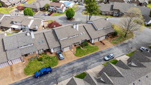 407 Country Club Ct, Clarksville, TN 37043