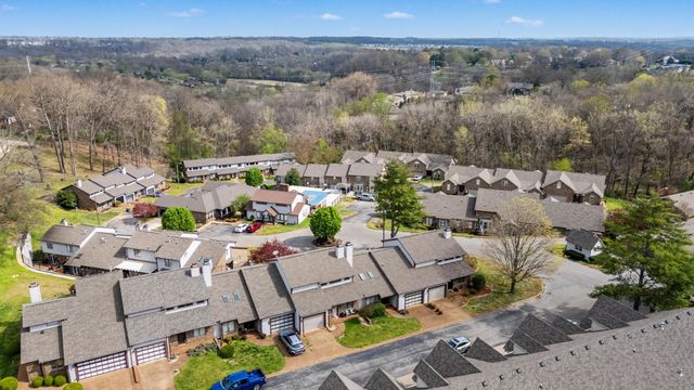 407 Country Club Ct, Clarksville, TN 37043