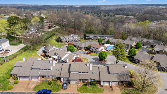 407 Country Club Ct, Clarksville, TN 37043