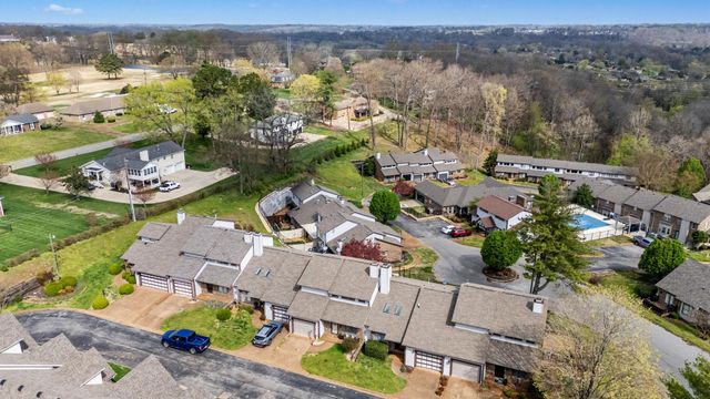 407 Country Club Ct, Clarksville, TN 37043