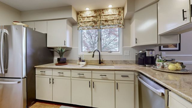 407 Country Club Ct, Clarksville, TN 37043