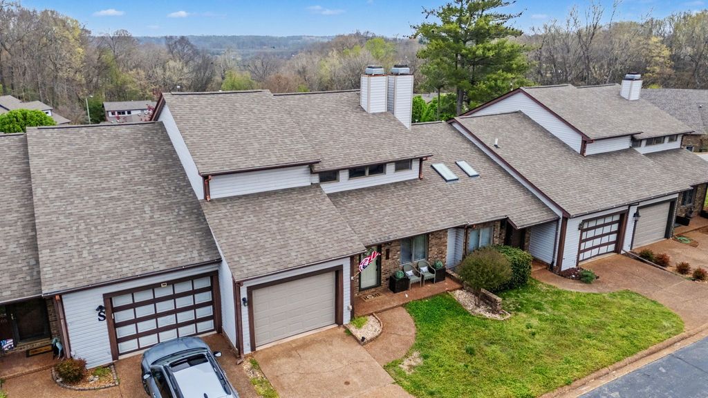407 Country Club Ct, Clarksville, TN 37043