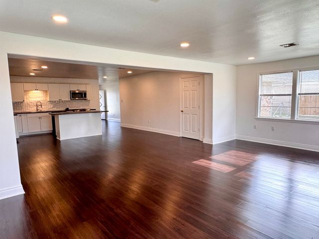 1025 Hickory St, Morgan City, LA 70380