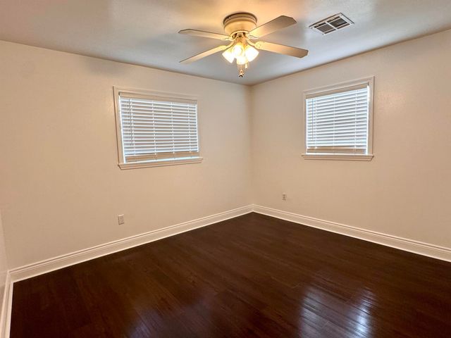 1025 Hickory St, Morgan City, LA 70380