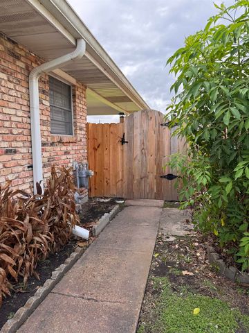 1025 Hickory St, Morgan City, LA 70380