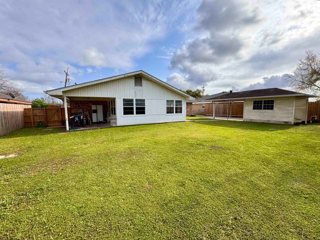 1025 Hickory St, Morgan City, LA 70380