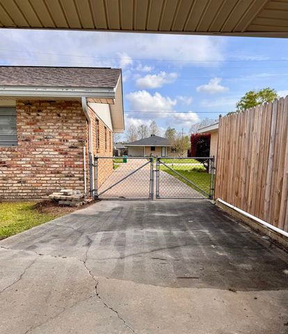 1025 Hickory St, Morgan City, LA 70380