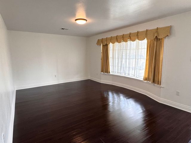 1025 Hickory St, Morgan City, LA 70380