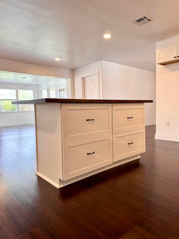 1025 Hickory St, Morgan City, LA 70380