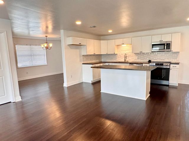 1025 Hickory St, Morgan City, LA 70380