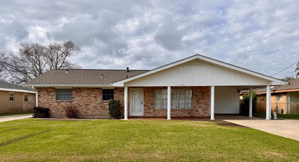 1025 Hickory St, Morgan City, LA 70380
