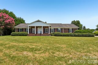 404 N Greenbriar Road, Statesville, NC 28625