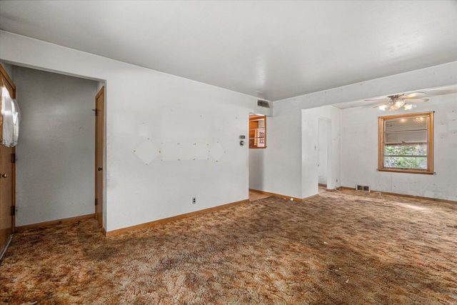 2101 W Fairmount AVENUE, Milwaukee, WI 53209