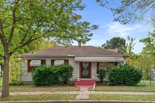 2101 W Fairmount AVENUE, Milwaukee, WI 53209